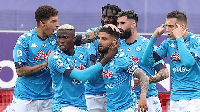 Napoli đẩy Juventus khỏi Top 4