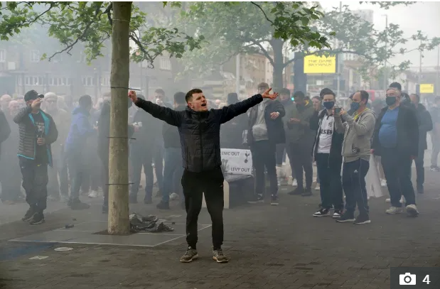 CĐV Tottenham phản đối Chủ tịch Daniel Levy CĐV Tottenham phản đối Chủ tịch Daniel Levy