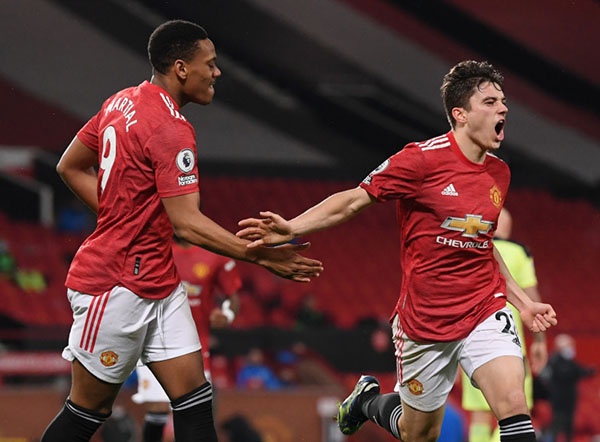 Martial và James trở lại tập nhẹ, nhưng chưa thể ra sân trước Fulham