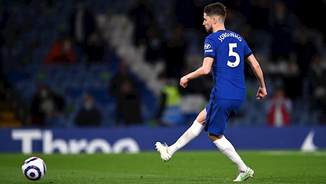 Jorginho ghi bàn thứ 7 mùa này đều từ chấm 11m Jorginho ghi bàn thứ 7 mùa này đều từ chấm 11m