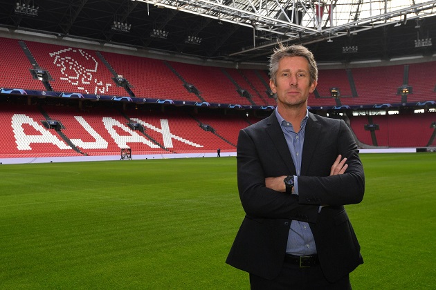 Edwin van der Sar rời ghế CEO Ajax Amsterdam sau 11 năm