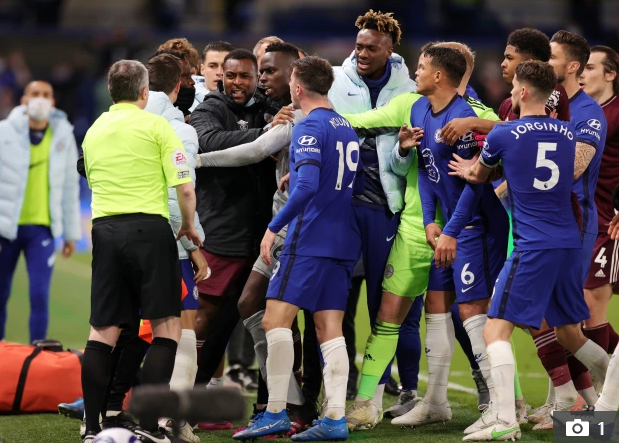Chelsea và Leicester có thể bị phạt sau vụ ẩu đả trên sân Stamford Bridge