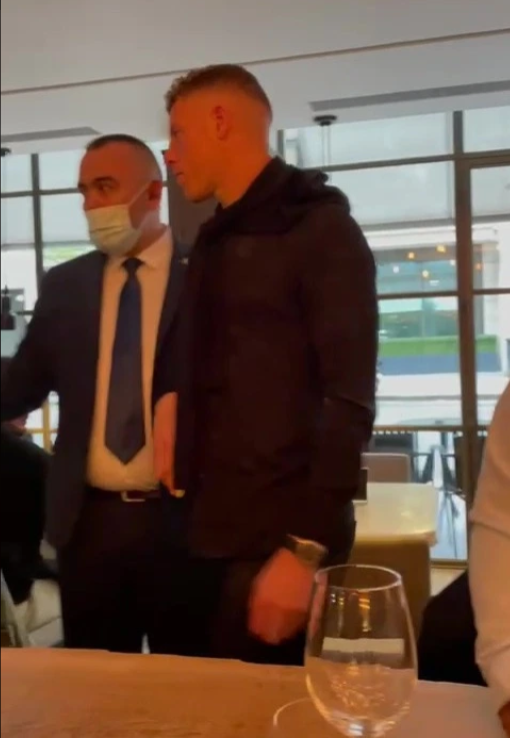 Nhậu say nát người, Barkley gây hấn rồi bị đuổi khỏi quán bar hình ảnh Nhậu say nát người, Barkley gây hấn rồi bị đuổi khỏi quán bar hình ảnh