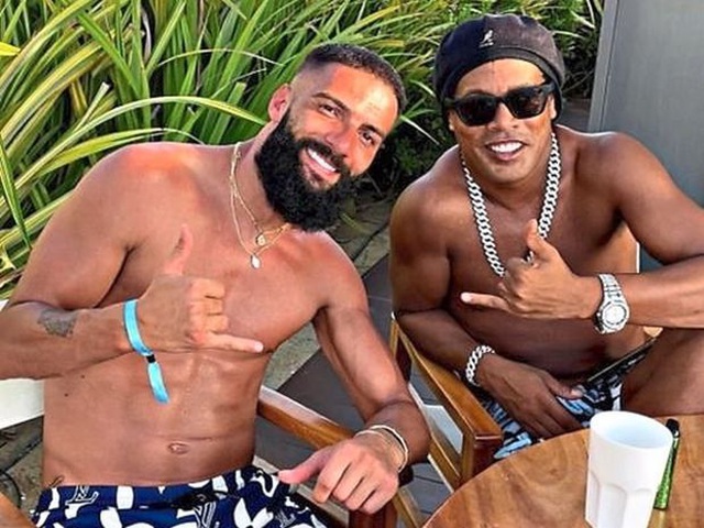 Liridon Krasniqi và Ronaldinho