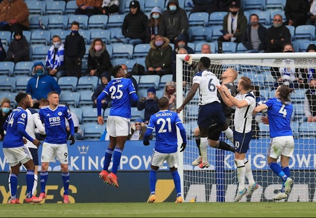 Tình huống thủ môn Schmeichel phản lưới nhà trong tình huống phạt góc