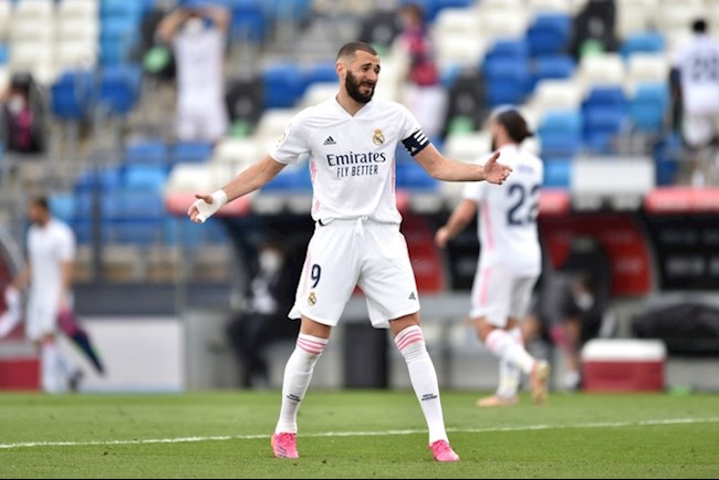 Sau khi bị tước một bàn thắng, Benzema đã gỡ hòa 1-1 cho Real Madrid vào cuối trận Sau khi bị tước một bàn thắng, Benzema đã gỡ hòa 1-1 cho Real Madrid vào cuối trận