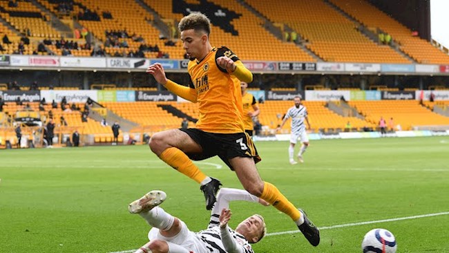 Wolves dồn lên ngay đầu hiệp 2