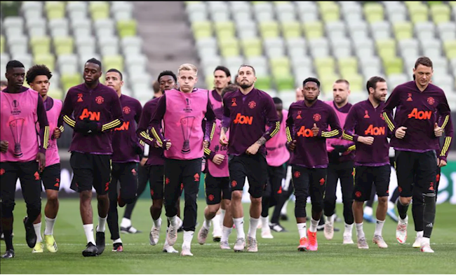 Các cầu thủ MU tập luyện trước trận chung kết