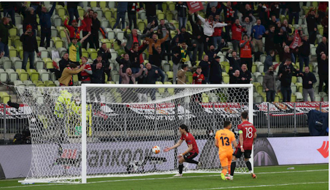 MU có bàn gỡ do công của Cavani