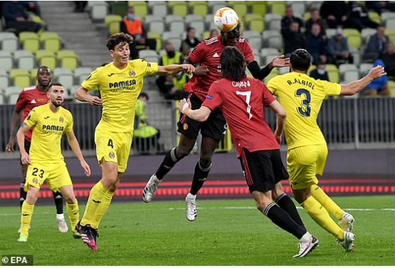 MU sau đó dồn toàn lực tìm bàn gỡ