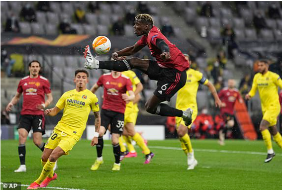 MU sau đó dồn toàn lực tìm bàn gỡ