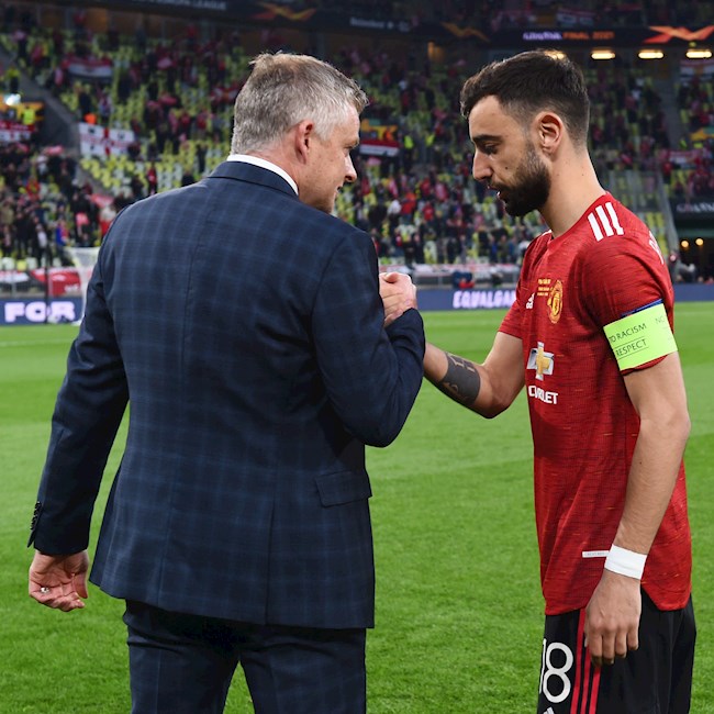 Vắng Maguire, Bruno Fernandes được trao băng thủ quân Man Utd