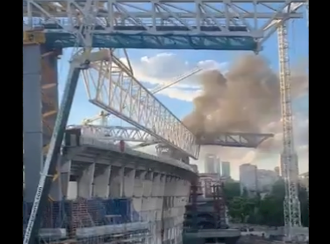 Sân nhà Real Madrid bốc cháy trong quá trình thi công hình ảnh Sân nhà Real Madrid bốc cháy trong quá trình thi công hình ảnh