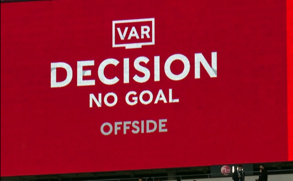 VAR bắt việt vị