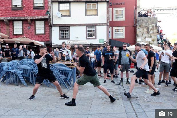 CĐV Man City và Chelsea choảng nhau trên đất Bồ Đào Nha