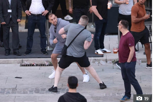 CĐV Man City và Chelsea choảng nhau trên đất Bồ Đào Nha