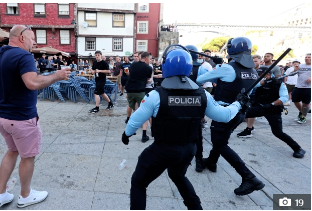 CĐV Man City và Chelsea choảng nhau trên đất Bồ Đào Nha