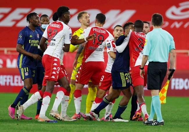 Cầu thủ AS Monaco và Lyon ẩu đả cuối trận đấu. Ảnh: Reuters. Cầu thủ AS Monaco và Lyon ẩu đả cuối trận đấu. Ảnh: Reuters.