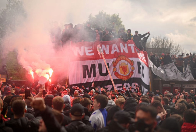 Trận MU vs Liverpool bị hoãn: Quỷ đỏ có nguy cơ bị xử thua?