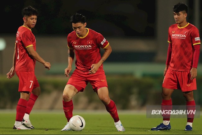 VIDEO: Đoàn Văn Hậu gặp trở ngại trong bài tập chui rào