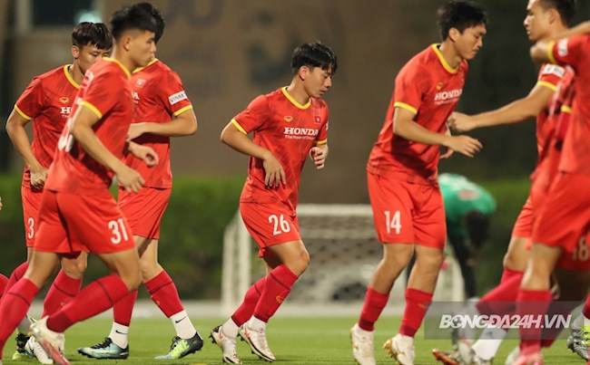 VIDEO: Thầy trò Park Hang Seo tập xoay trở trước ngày đấu Jordan