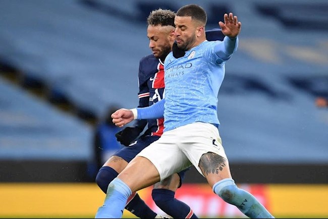 Cố tình chơi xấu đối phương, Neymar tự ngã sấp mặt