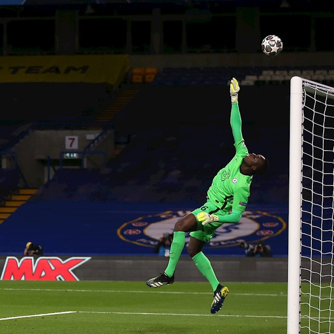 Một pha cứu thua đẹp mắt của Mendy