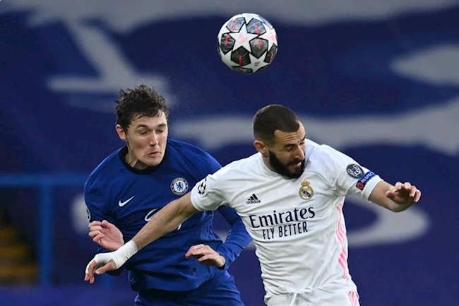 Benzema có hai cơ hội tốt trong hiệp 1 nhưng đều bị thủ môn Mendy xuất sắc cản phá