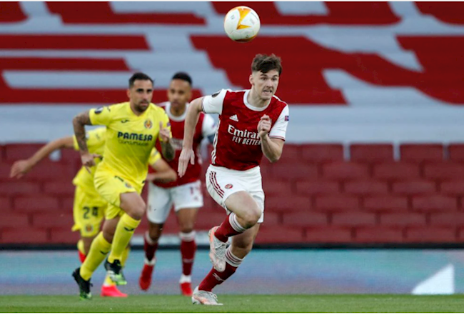 Chấn thương của Xhaka buộc Tierney phải ra sân ngay từ đầu