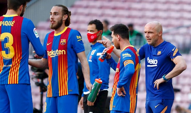 Barca va tro ly Alfred Schreuder Barca va tro ly Alfred Schreuder