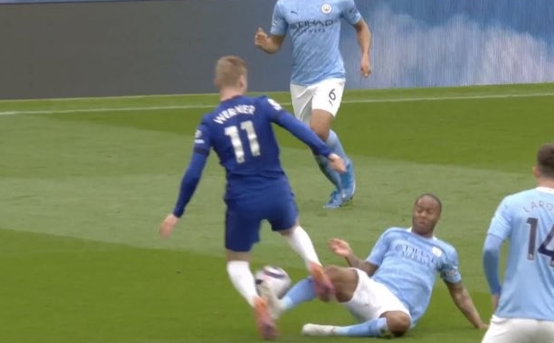 Tuchel: Sterling nên cảm thấy may mắn vì không bị đuổi ngay đầu trận