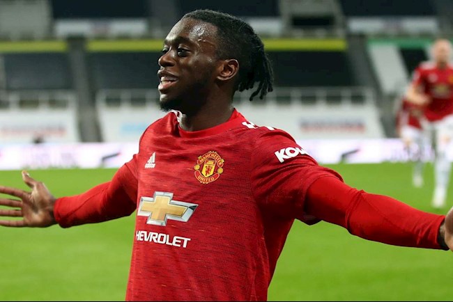 Gary Neville gửi lời khuyên đến Aaron Wan-Bissaka