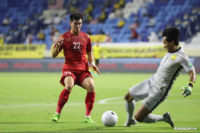 tiền đạo Tiến Linh