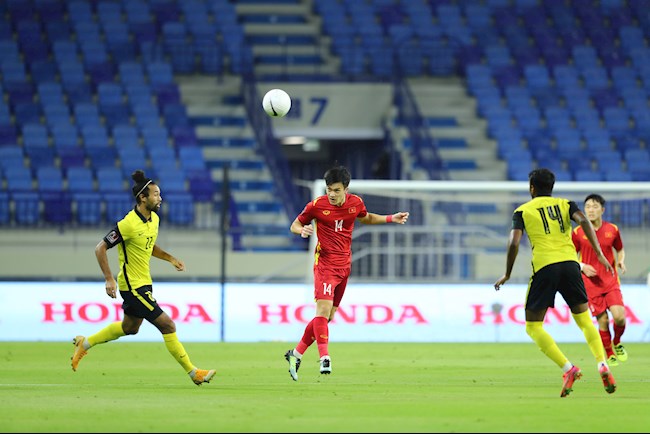 VIDEO: Đóng thế Quang Hải, Nguyễn Hoàng Đức đã chơi hay ra sao trước Malaysia?