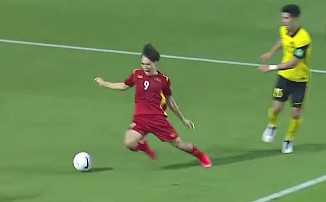 Văn Toàn penalty