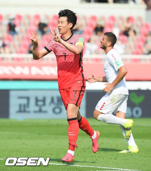 Son Heung-min động viên Eriksen