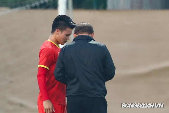 Thầy Park dặn dò riêng Quang Hải trước trận đấu với ĐT UAE