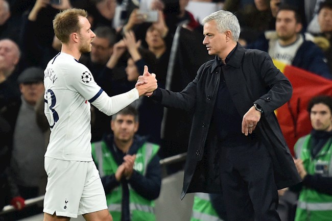Mourinho bật khóc sau khi chứng kiến Eriksen đột quỵ