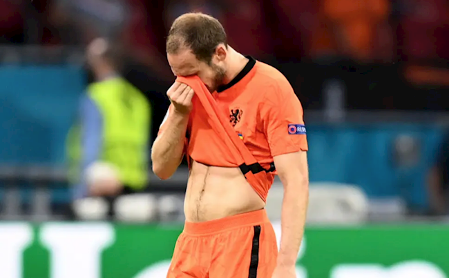 Mắc bệnh tim như Eriksen, Daley Blind khóc nức nở khi đá được 64 phút trước Ukraine