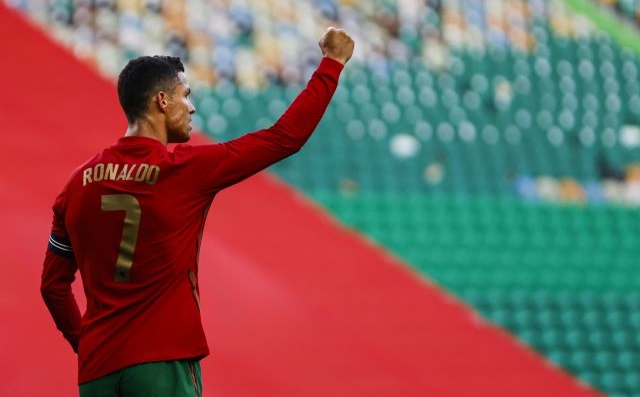 Cristiano Ronaldo chính thức đi vào lịch sử các VCK Euro Cristiano Ronaldo chính thức đi vào lịch sử các VCK Euro