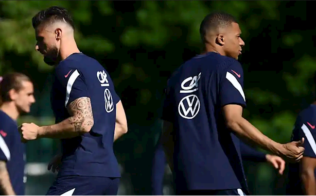 Lloris: Vụ cãi cọ của Mbappe và Giroud không ảnh hưởng tới ĐT Pháp