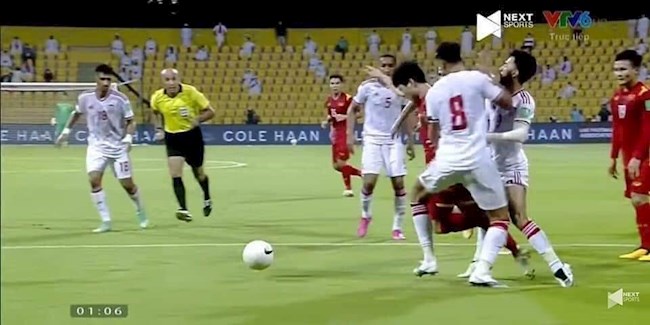 CĐV Việt Nam tức giận với tình huống Công Phượng Ngã nhưng trọng tài không thổi phạt đền CĐV Việt Nam tức giận với tình huống Công Phượng Ngã nhưng trọng tài không thổi phạt đền