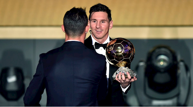 Messi xuất hiện khiến Ronaldo nghĩ ngay đến cuộc đua QBV Messi xuất hiện khiến Ronaldo nghĩ ngay đến cuộc đua QBV