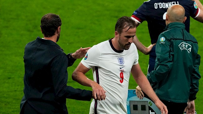 Bị thay ra liên tục, Kane có ác cảm với HLV Southgate?