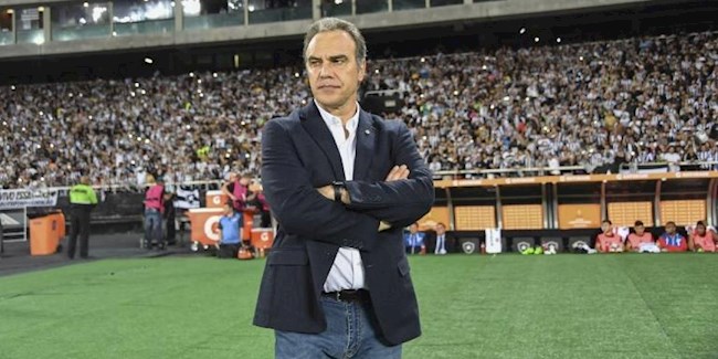 6 cầu thủ Chile dẫn gái về khách sạn  hình ảnh