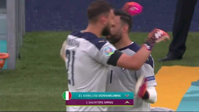 Salvatore Sirigu thay thế Gianluigi Donnarumma Salvatore Sirigu thay thế Gianluigi Donnarumma