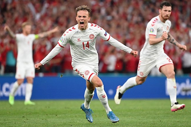 Kết quả Euro 2020: Damsgaard có pha cứa lòng kỹ thuật khai thông bế tắc