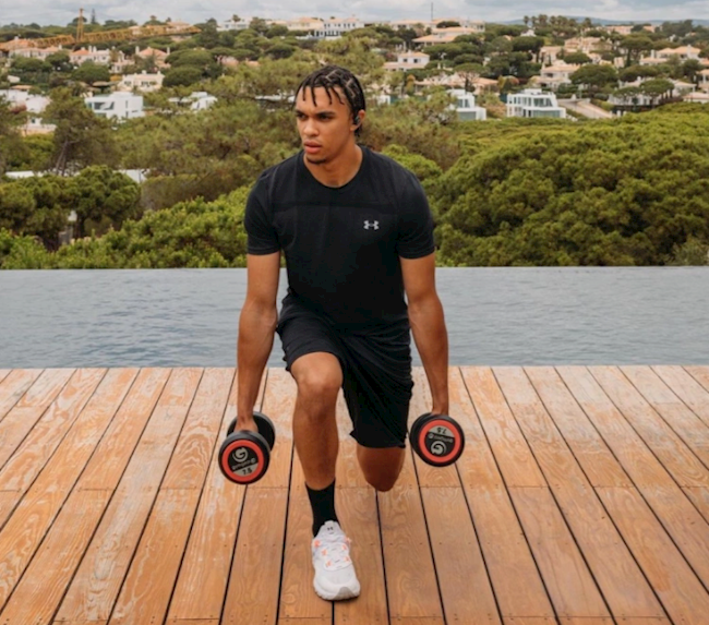 Alexander-Arnold trình làng kiểu tóc mới Alexander-Arnold trình làng kiểu tóc mới