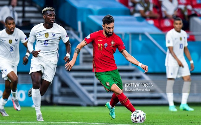 Fan MU hứng thú với màn so tài giữa Bruno và Pogba