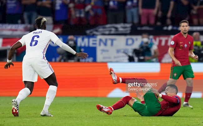 Cả nước Anh phải xấu hổ vì chê Paul Pogba